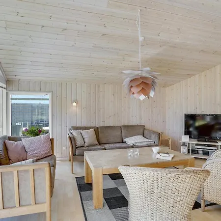 Сasa de vacaciones Acogedora Casa En Idestrup Con Sauna *