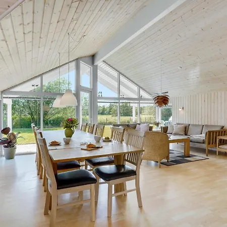 Сasa de vacaciones Acogedora Casa En Idestrup Con Sauna Bøtø By